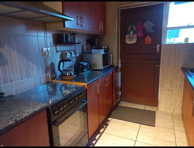 4 BEDROOM HOUSE FOR SALE IN PORTLANDS